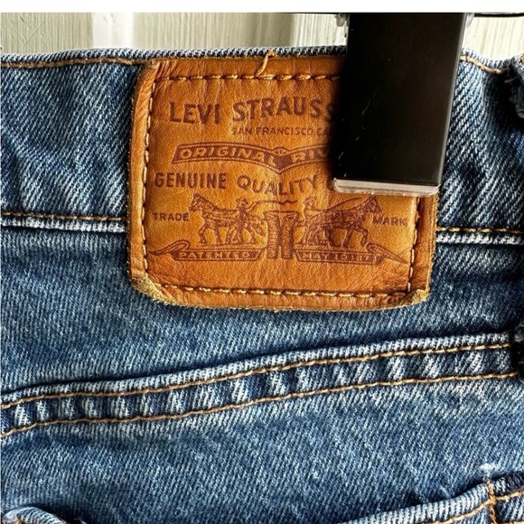Levi’s Wedgie Straight Raw Hem Jeans - Picture 6 of 6